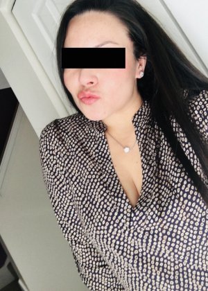 Loetizia sex contacts in Red Bank, hookers
