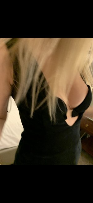 Yumna free sex in Clermont Florida and escorts